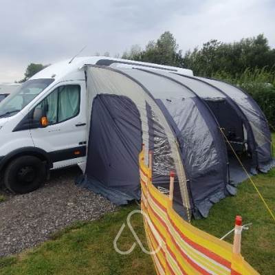 The Oaks Lakes Caravan Park - Photo 3