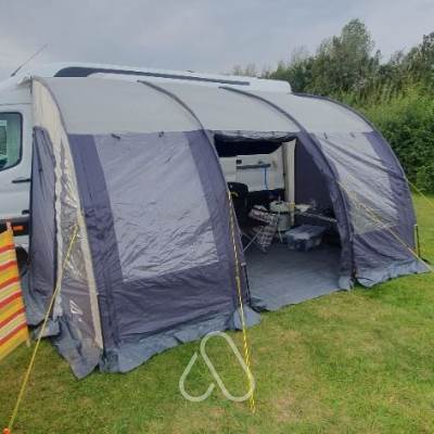 The Oaks Lakes Caravan Park photo 3